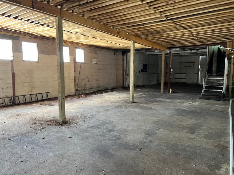 More Photos Of 562 King St, Jacksonville Warehouse For Lease