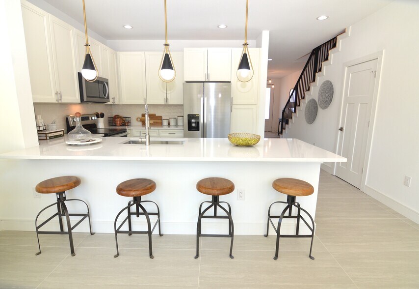 More Photos Of 300 Tesla Cir, Round Rock Multifamily For Sale