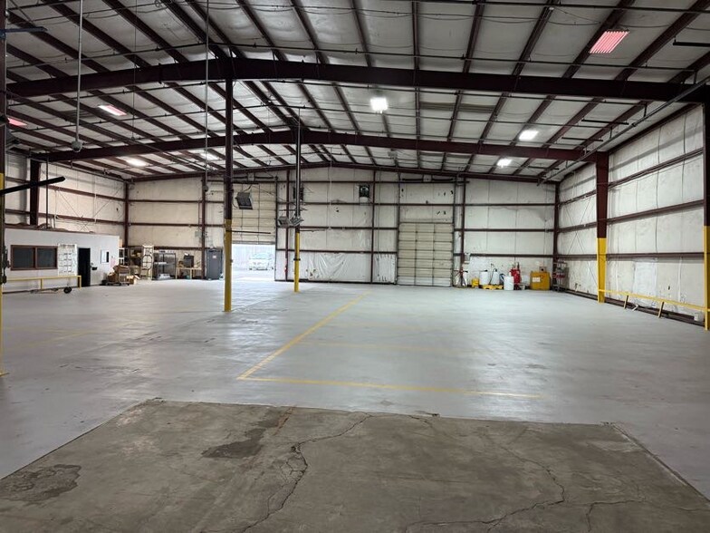 More Photos Of 2011 Factory Ln, Petersburg Distribution For Lease