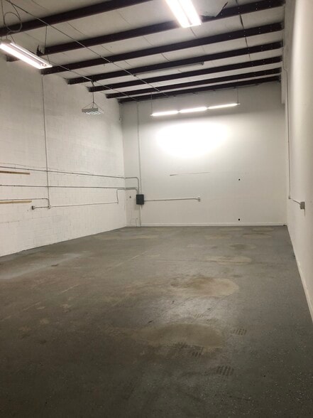 More Photos Of 1335 Bennett Dr, Longwood Warehouse For Lease