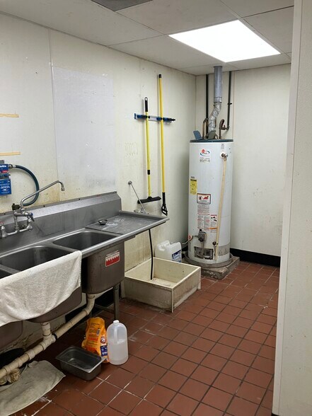 More Photos Of 2110 W 5th St, Plainview Restaurant For Sale