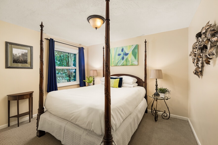 More Photos Of 49198 McKenzie Hwy, Vida Hospitality For Sale