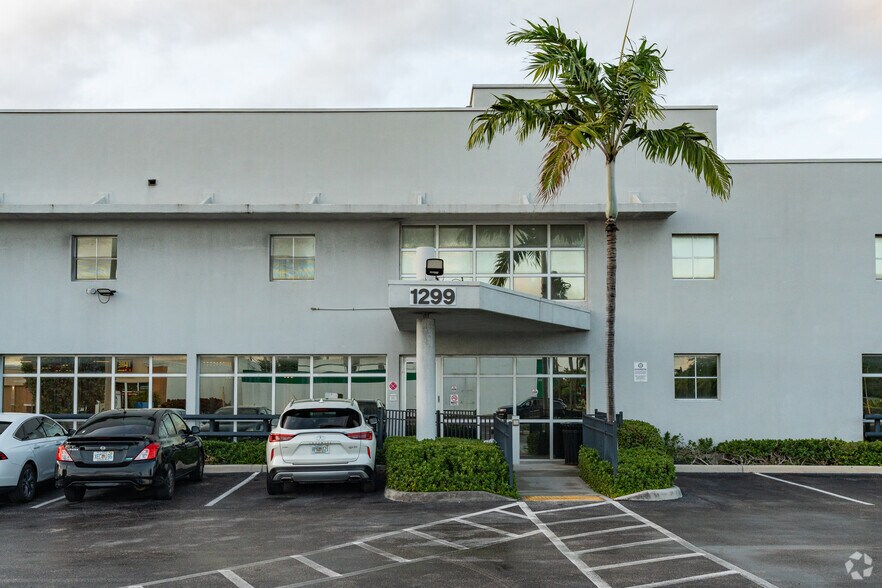 More Photos Of 1299 E Commercial Blvd, Oakland Park Medical For Lease