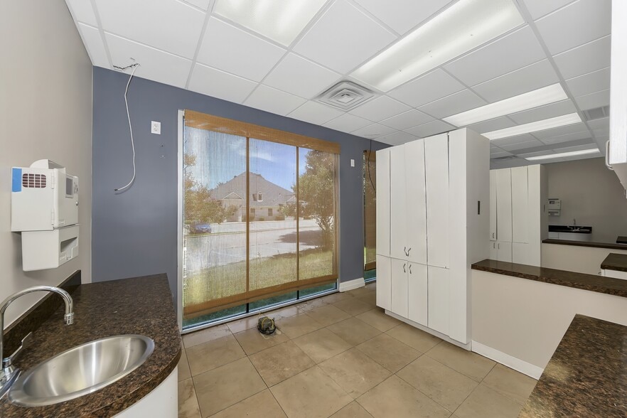 More Photos Of 2628 Matlock Rd, Arlington Medical For Sale