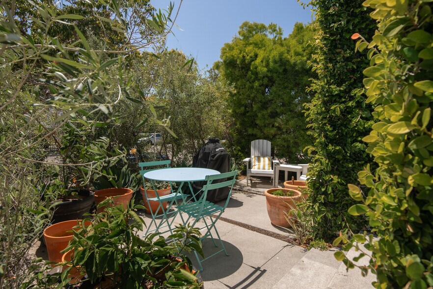 More Photos Of 921-925 16th St, Santa Monica Apartments For Sale