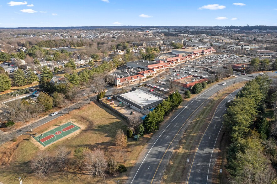 More Photos Of 211 Edds Ln, Sterling Schools For Lease