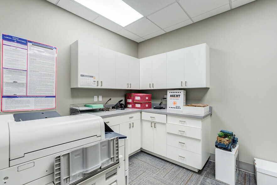 More Photos Of 2405 114th St, Lubbock Office For Sale