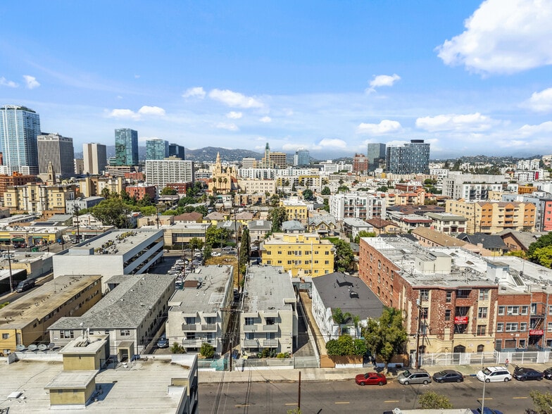 More Photos Of 2763 San Marino St, Los Angeles Apartments For Sale