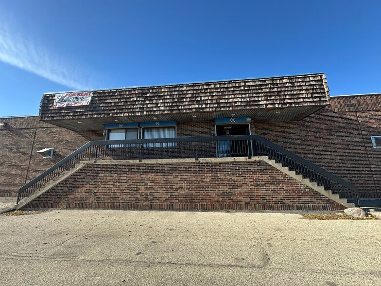 More Photos Of 1220 Mark St, Bensenville Warehouse For Lease