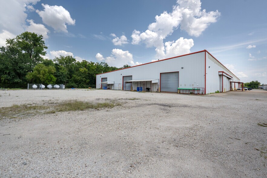 More Photos Of 11939 Aldine Westfield Rd, Houston Manufacturing For Lease