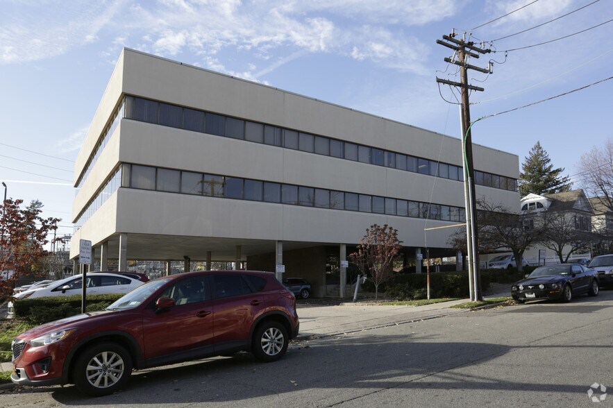 More Photos Of 44 S Bayles Ave, Port Washington Medical For Lease