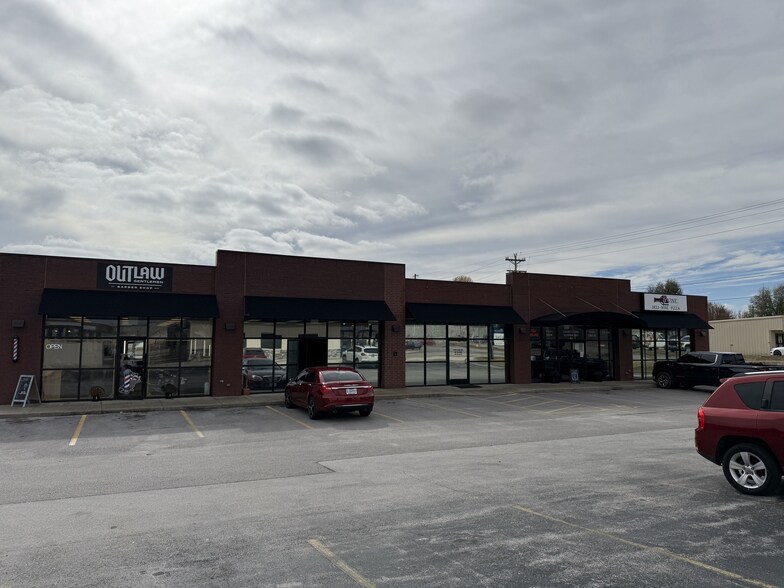 More Photos Of 432 S Mill St, Rogersville Storefront Retail Office For Lease