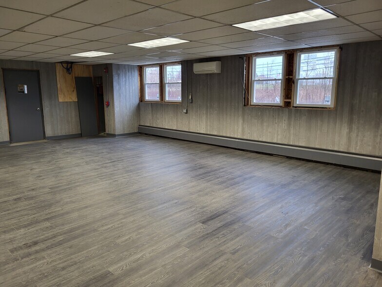 More Photos Of 3817 Lake Shore Dr E, Dunkirk Warehouse For Lease