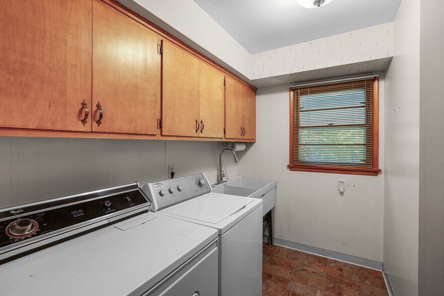 More Photos Of 1801 Commerce Blvd, Mound Funeral Home For Sale