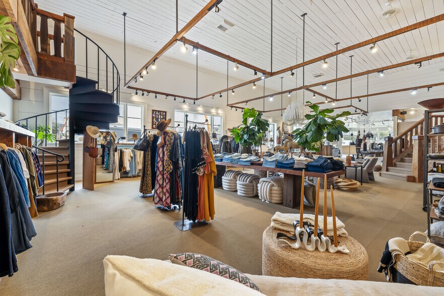 More Photos Of 10470 Lansing St, Mendocino Storefront For Sale