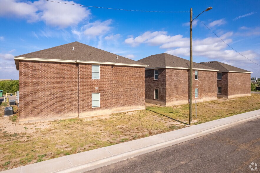 More Photos Of 1203 S Gail Ave, Monahans Apartments For Sale