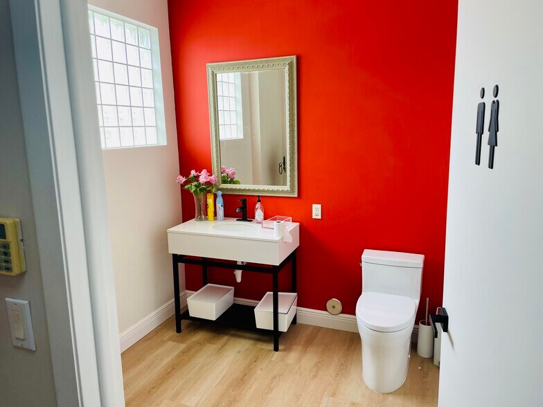 More Photos Of 2100 E Sample Rd, Lighthouse Point Coworking Space