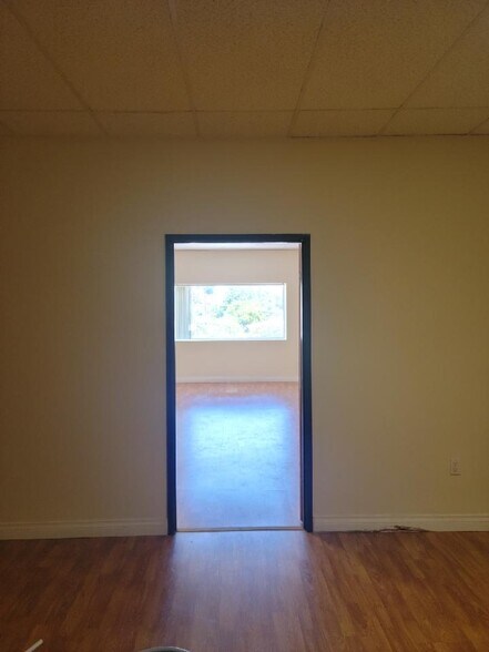 More Photos Of 18301-18307 Sherman Way, Reseda Office For Lease