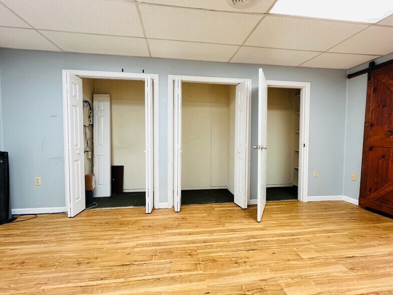 More Photos Of 414 Public Sq, Columbia Office For Sale