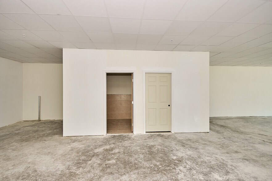 More Photos Of 1598 Long Beach Blvd, Long Beach Storefront Retail Office For Sale