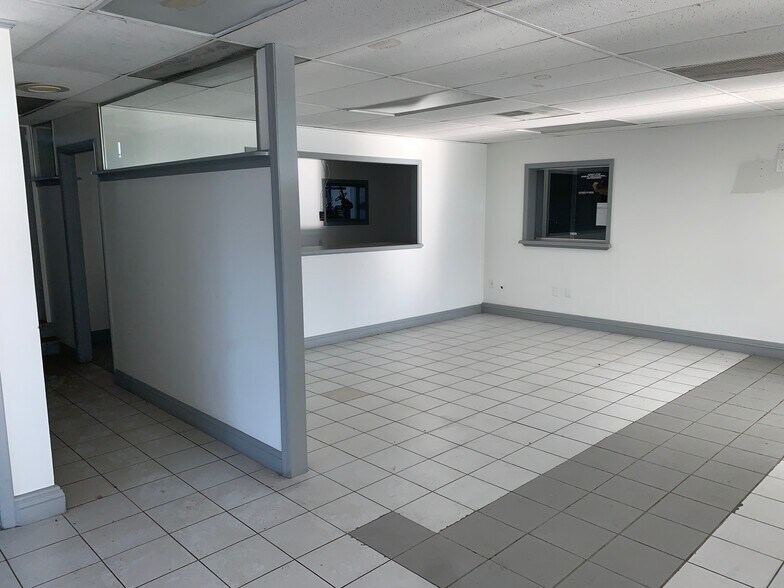 More Photos Of 3926 Pearl Rd, Medina Auto Dealership For Lease
