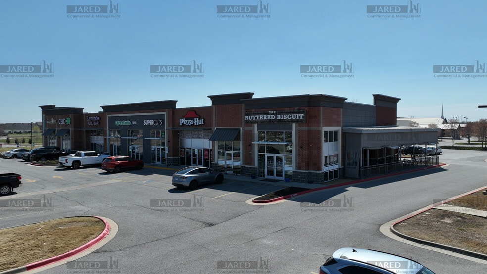 More Photos Of 1001 SW Regional Airport Blvd, Bentonville Freestanding For Lease