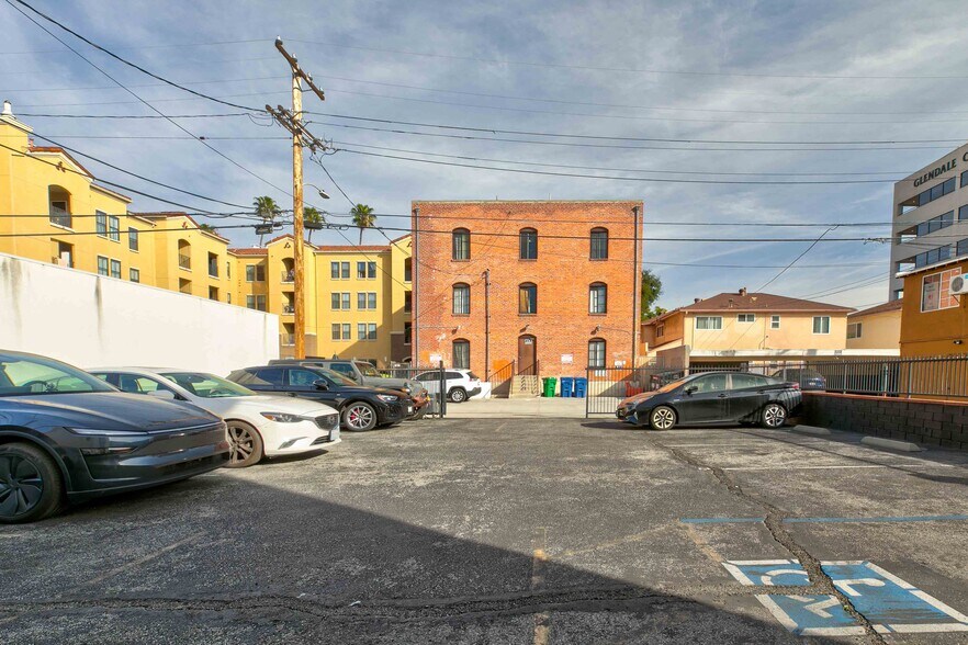 More Photos Of 210 S Kenwood St, Glendale Loft Creative Space For Lease