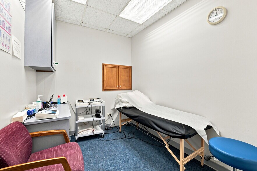 More Photos Of 4647 W 103 St, Oak Lawn Medical For Sale