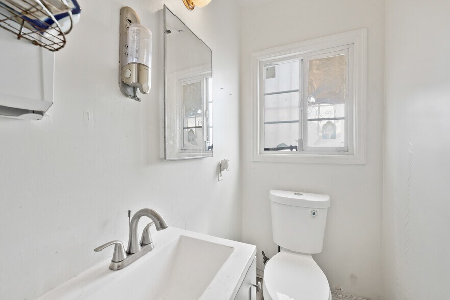 More Photos Of 310 N Long Beach Blvd, Compton Storefront Retail Office For Sale