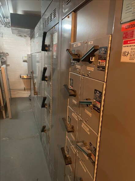 More Photos Of 345 N Loomis St, Chicago Loft Creative Space For Sale