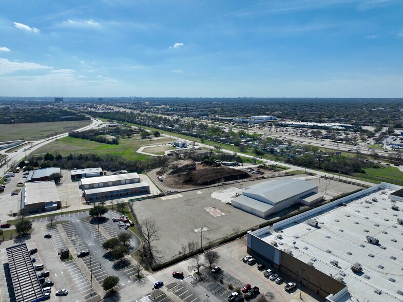 More Photos Of 6000 Split Trail Rd, Plano Warehouse For Lease