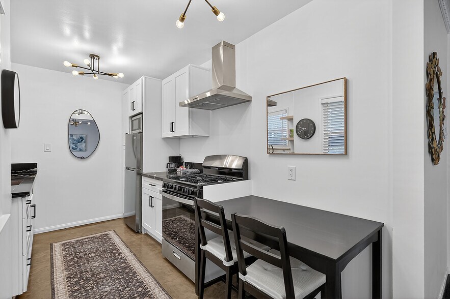 More Photos Of 218 Venice Way, Venice Multifamily For Sale
