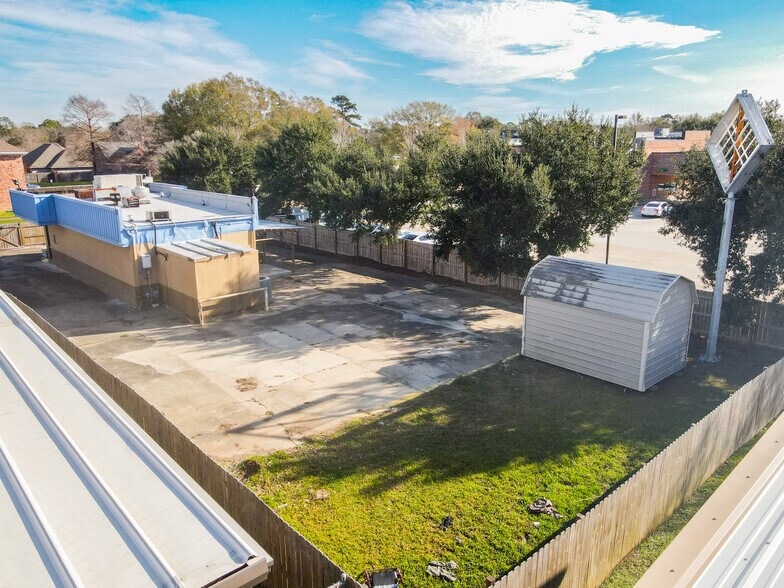 Primary Photo Of 203 Winchester Dr, Lafayette General Retail For Lease