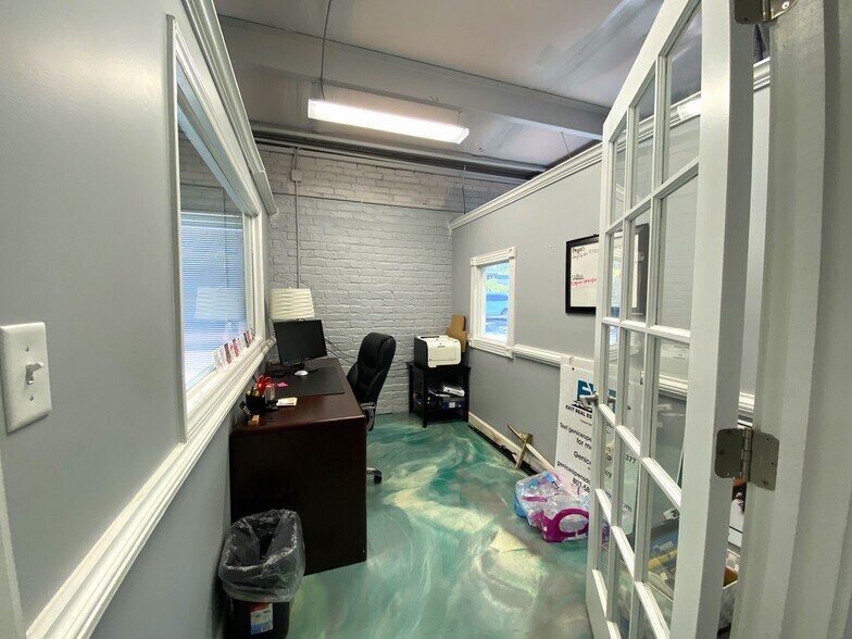 More Photos Of 7116 Firelane Rd, Columbia Office For Sale