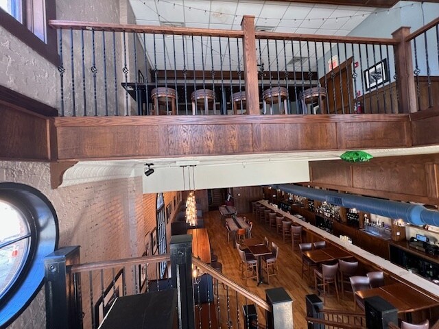 More Photos Of 98 W Main St, West Dundee Restaurant For Lease