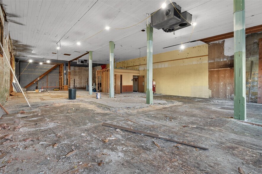 More Photos Of 602 G Ave, Grundy Center Fast Food For Sale
