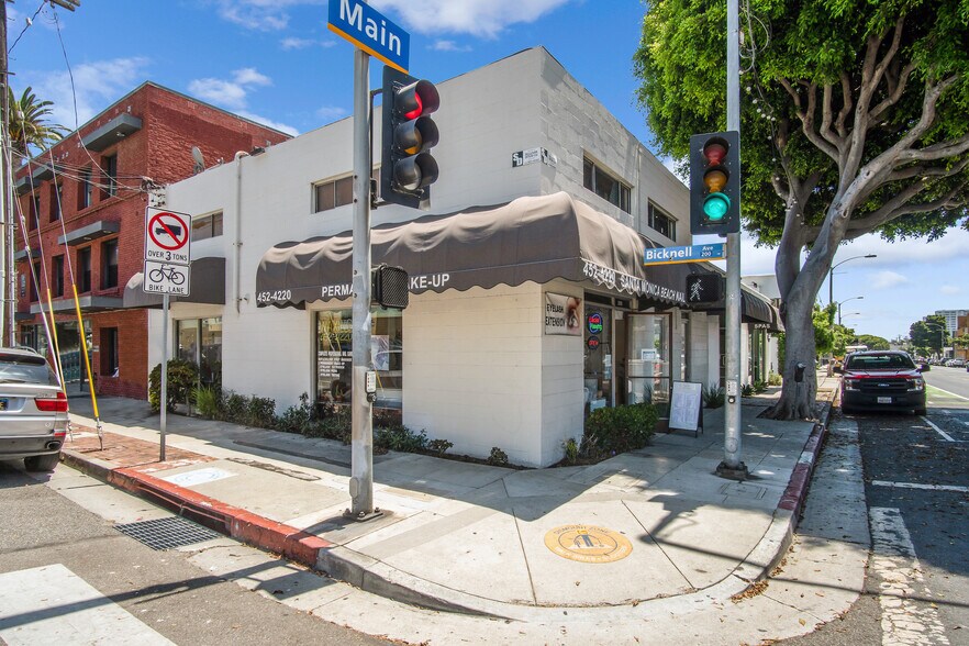 More Photos Of 2101 Main St, Santa Monica Storefront Retail Office For Lease
