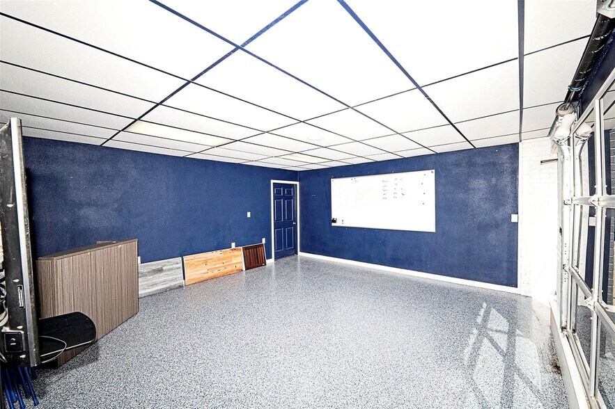 Primary Photo Of 406 W Wise St, Bowie Industrial For Sale