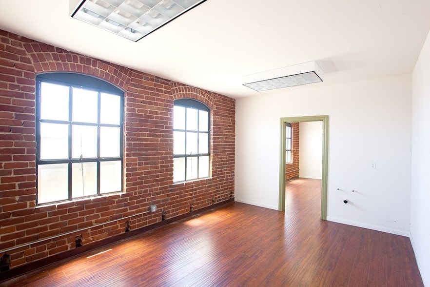 More Photos Of 1002-1008 S Pacific Ave, San Pedro Storefront Retail Office For Lease