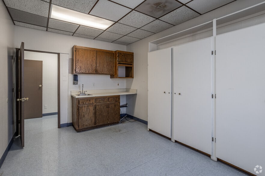 More Photos Of 321 Hobson Way, Blythe Medical For Lease