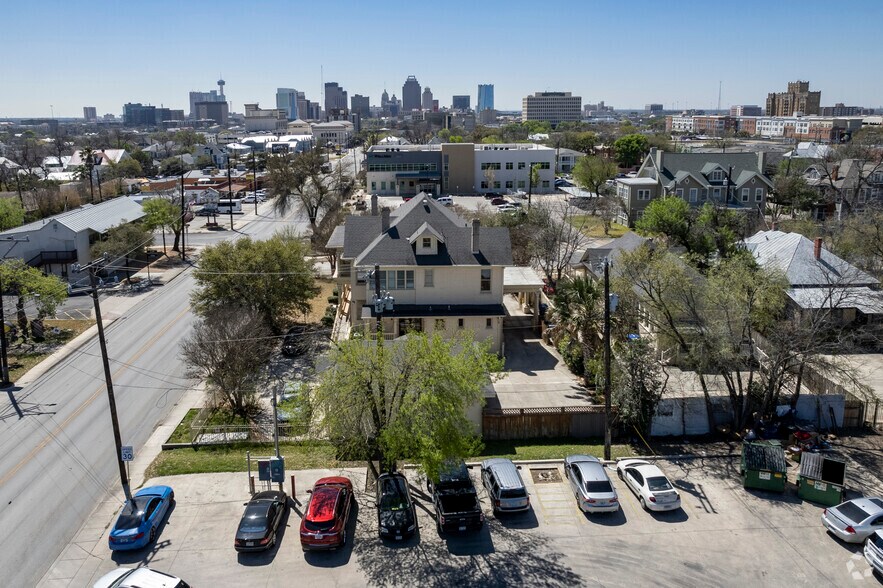 More Photos Of 225 E Locust St, San Antonio Office For Sale