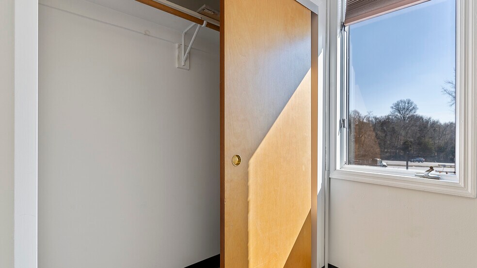 More Photos Of 10903 Indian Head Hwy, Fort Washington Office For Sale