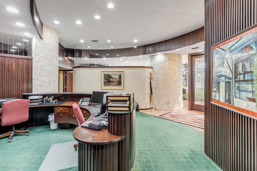 More Photos Of 100-104 Riverside Dr, New Smyrna Beach Office For Sale