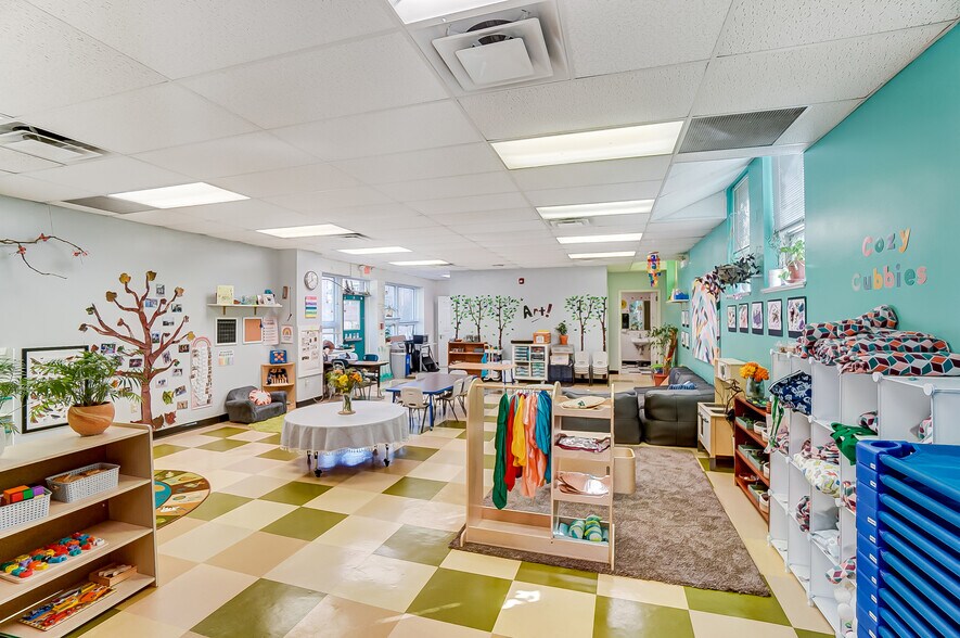 More Photos Of 800 Livermore St, Yellow Springs Research And Development For Sale