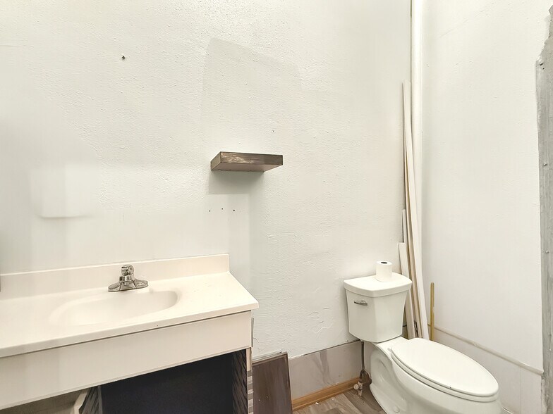 More Photos Of 342 Main St, Delta General Retail For Sale