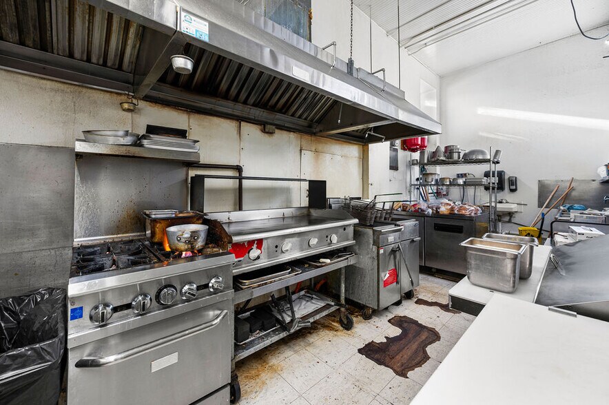 More Photos Of 235 S Main St, Palisade Restaurant For Sale