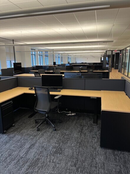 More Photos Of 6300 Sprint Pky, Overland Park Coworking Space