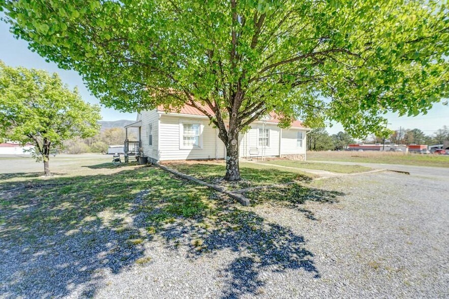 More Photos Of 806 N 3rd Ave, Chatsworth Office Residential For Sale