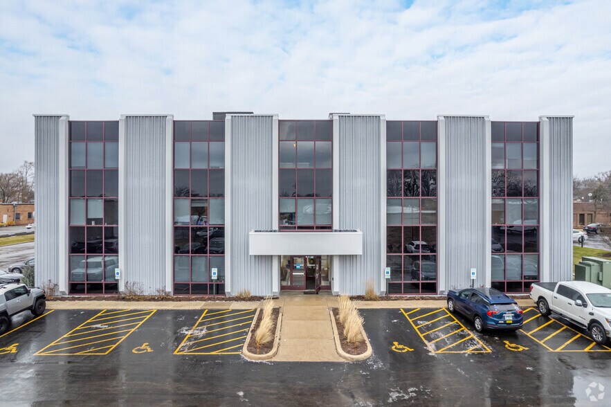 More Photos Of 801 N Cass Ave, Westmont Office For Lease