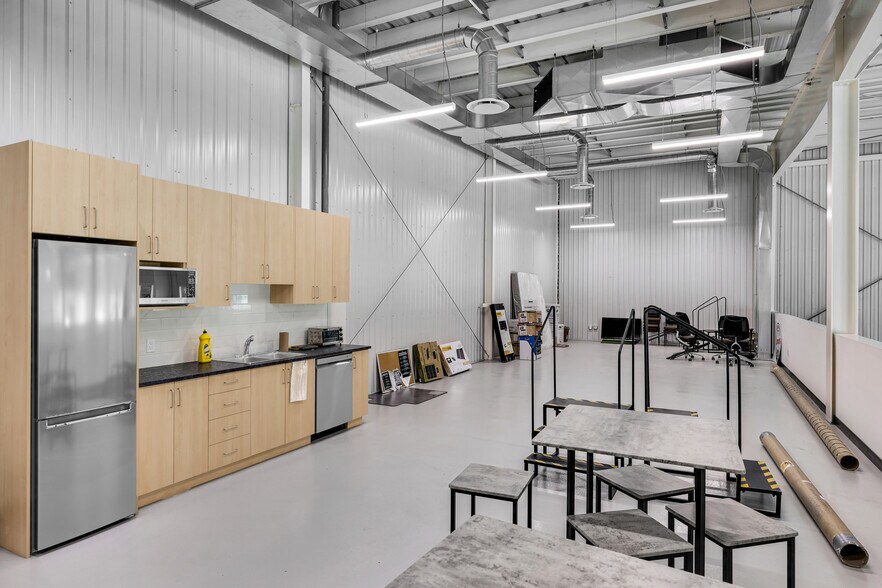 More Photos Of 663 Stewart Blvd, Brockville Showroom For Sale